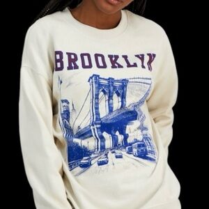 Brooklyn Bridge Sweatshirt Womens XS Beige & Blue Rebellious One Pullover Fleece